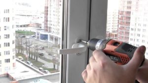 Замена ручки на пластиковом окне